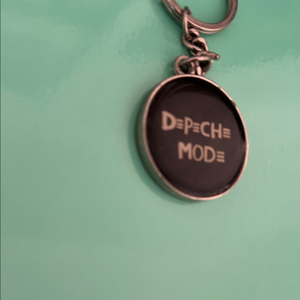 Depeche Mode “Touring the Angel” keychain - Picture 4 of 4